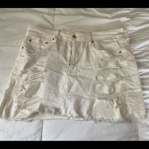 White denim American Eagle skirt